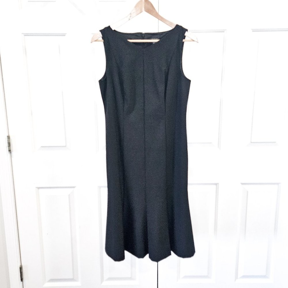 Ann Taylor Black Sleeveless Lined Womens A Line Size 6 V-Neck Zipper